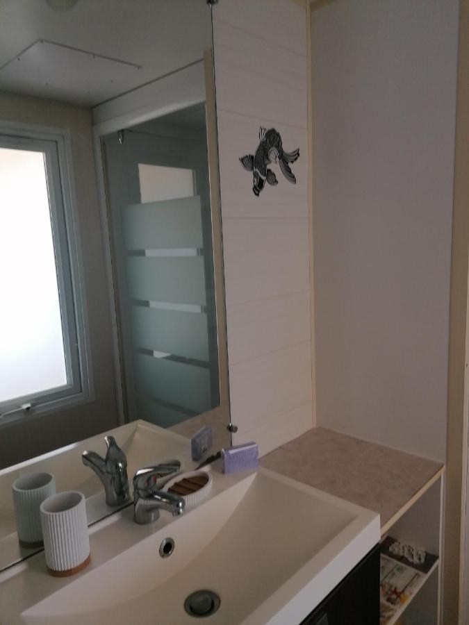Le Domaine Des Iscles Hotell La Roque-d'Antheron Exteriör bild