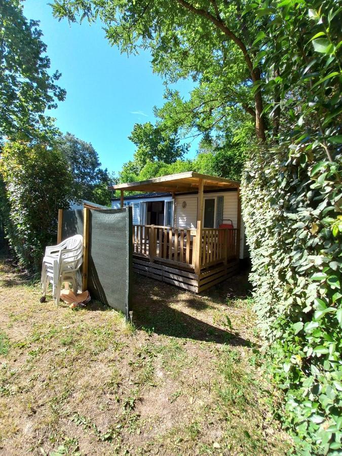Le Domaine Des Iscles Hotell La Roque-d'Antheron Exteriör bild